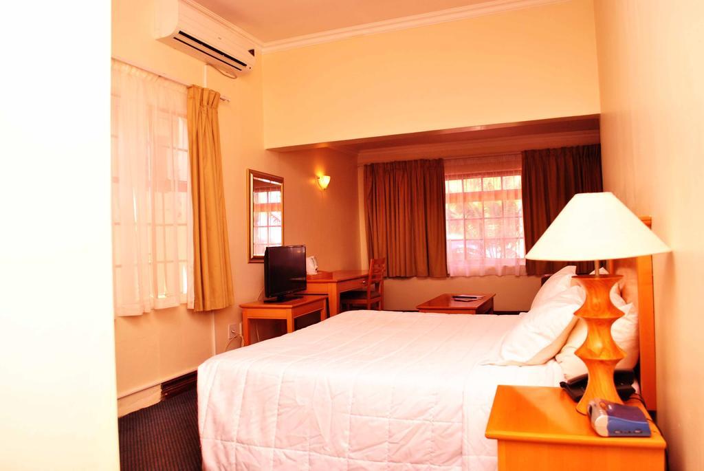 The George Hotel Manzini Room photo